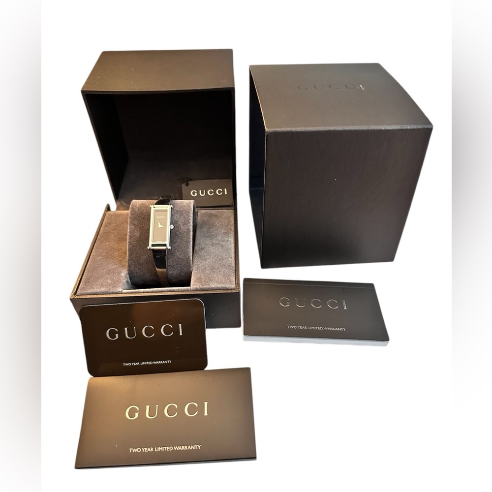 Gucci 1500 L Watch Woman’s Bangle watch black onyx w/original packaging.